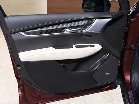 Certified 2023 Cadillac XT6 Sport image 25