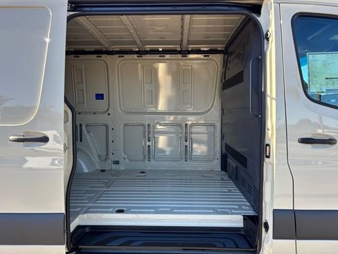 Used 2026 Mercedes-Benz Sprinter 2500 image 24