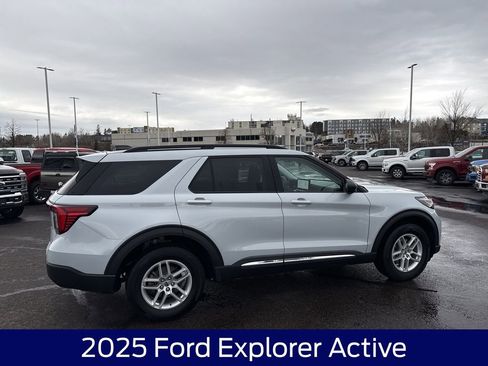 Used 2025 Ford Explorer Active image 6
