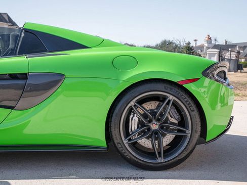 Used 2018 McLaren 570S Spider image 5