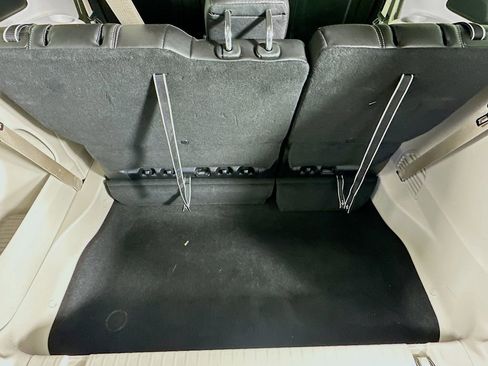 Certified 2024 Chrysler Pacifica Touring-L image 36