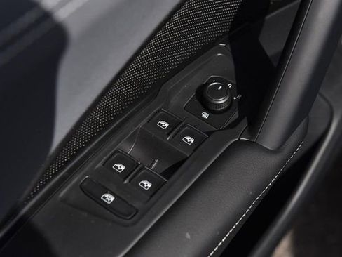 New 2026 Volkswagen Tiguan SE R-Line image 8