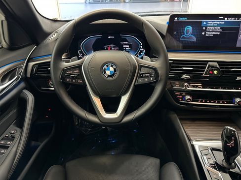 Used 2023 BMW 530e w/ Convenience Package RWD image 28