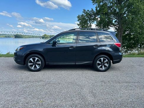 Used 2018 Subaru Forester 2.5i Limited AWD/4WD image 2