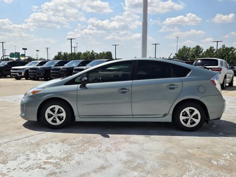 Used 2014 Toyota Prius Two FWD image 4