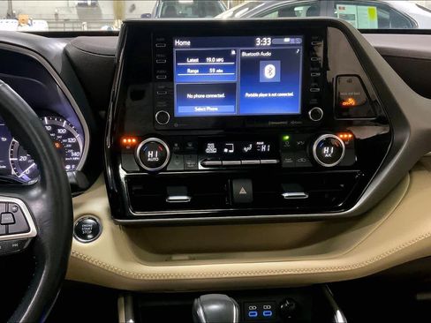 Used 2022 Toyota Highlander XLE image 8