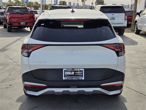 Used 2023 Kia Sportage LX image 5