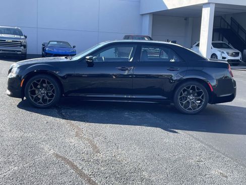 Used 2019 Chrysler 300 S w/ 300S Premium Group 2 RWD image 7