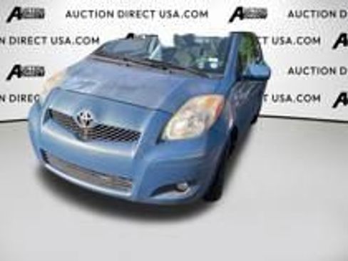 Used 2011 Toyota Yaris 4-Door Hatchback image 23