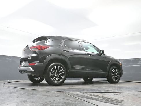 Used 2025 Chevrolet TrailBlazer LT w/ Driver Confidence Package image 24