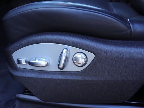 Used 2024 Porsche Macan image 23