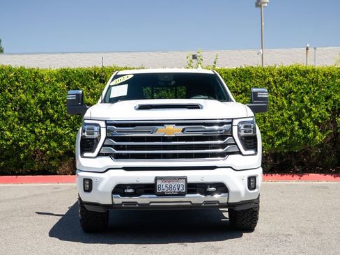 Used 2024 Chevrolet Silverado 2500 High Country w/ High Country Premium Package AWD/4WD image 2