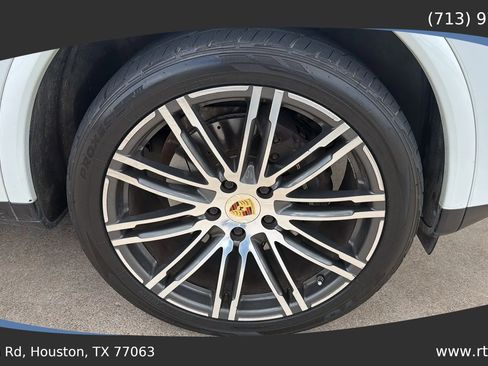 Used 2017 Porsche Cayenne Platinum Edition AWD/4WD image 11