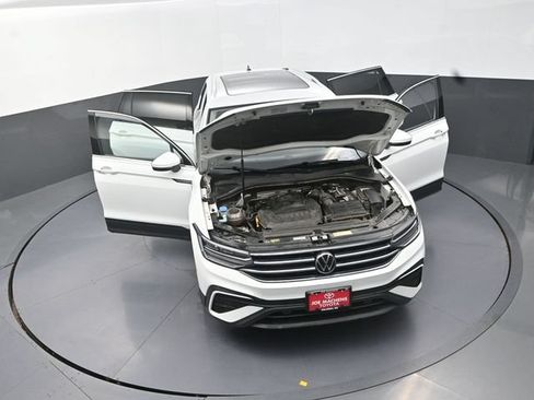 Used 2022 Volkswagen Tiguan SE w/ Panoramic Sunroof Package FWD image 40
