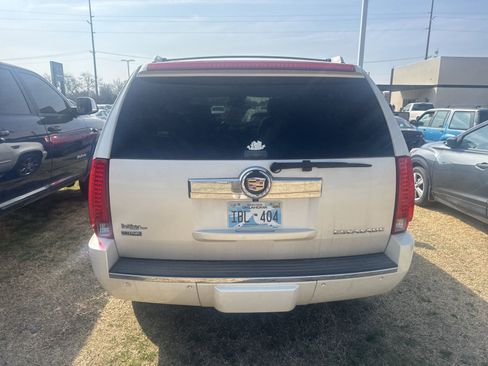 Used 2009 Cadillac Escalade 2WD image 3
