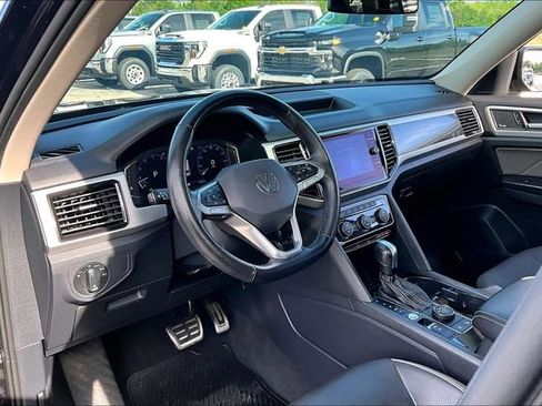 Used 2021 Volkswagen Atlas SEL Premium image 17