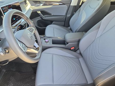 New 2026 Volkswagen Tiguan SE FWD image 11