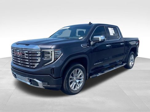 Used 2024 GMC Sierra 1500 Denali w/ Technology Package AWD/4WD image 4