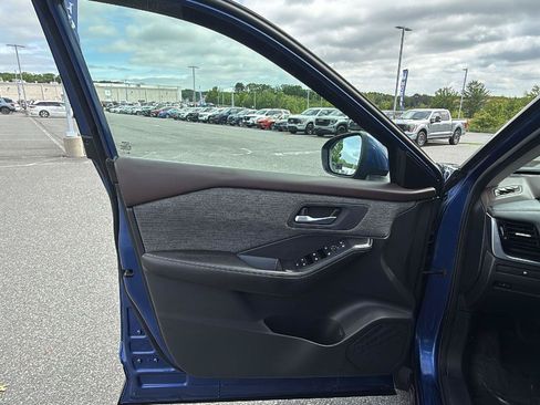 Used 2022 Nissan Rogue SV FWD image 24