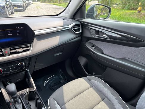 Used 2025 Chevrolet TrailBlazer LT FWD image 30