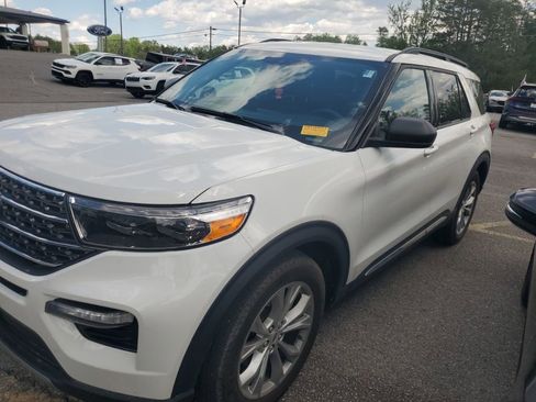 Used 2024 Ford Explorer XLT w/ Equipment Group 202A RWD image 1