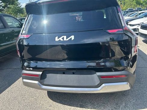 Certified 2024 Kia EV9 Light Long Range RWD image 6