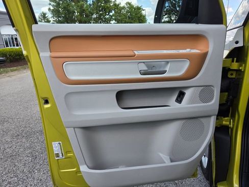 Used 2025 Volkswagen ID. Buzz 1st Edition RWD image 12