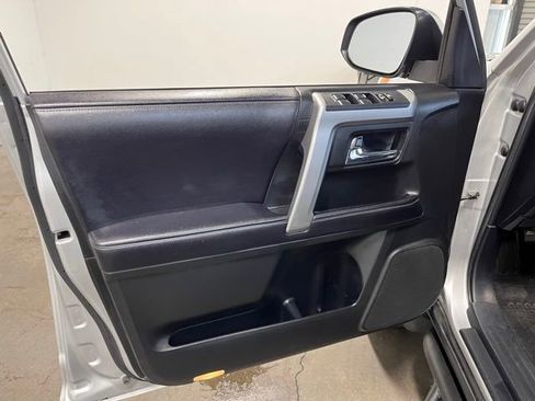 Used 2018 Toyota 4Runner SR5 Premium image 24