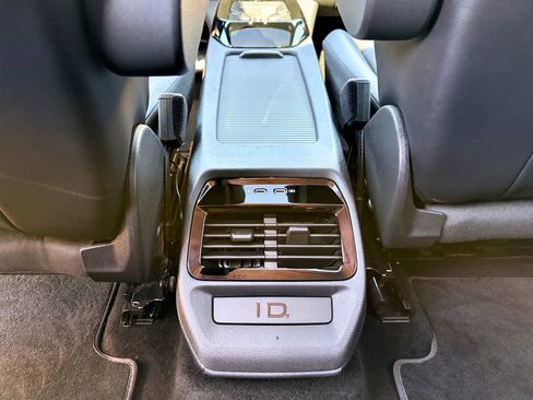 Used 2022 Volkswagen ID.4 Pro S w/ Gradient Package image 20