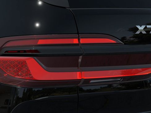 New 2026 BMW X7 M60i image 8