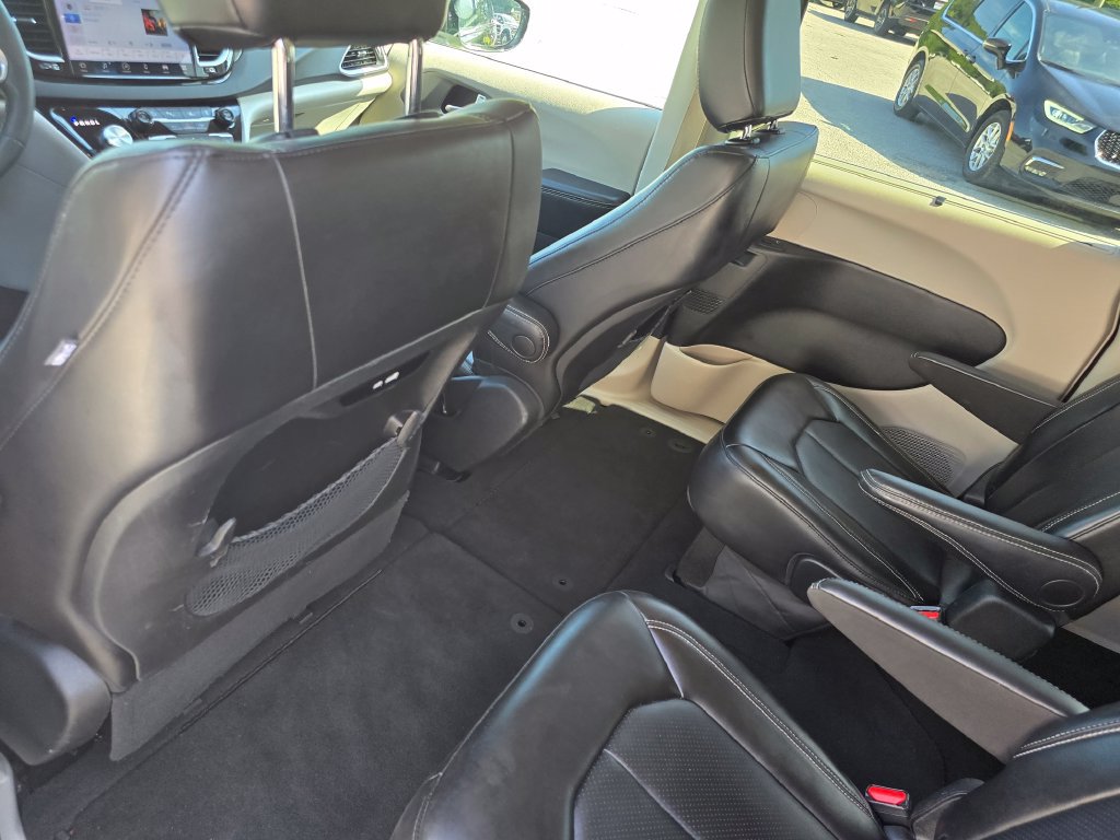 Used 2024 Chrysler Pacifica Touring-L FWD image 25