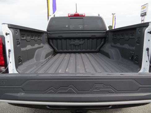Used 2025 Chevrolet Colorado ZR2 w/ Off-Road Front Bumper Package image 26
