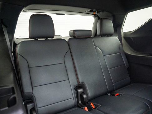 Used 2024 Chevrolet Traverse RS FWD image 38
