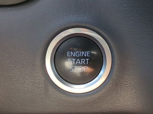 Used 2024 Toyota Tundra Platinum AWD/4WD image 32