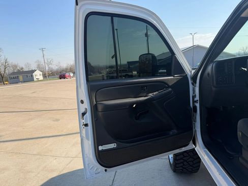 Used 2005 Chevrolet Silverado 2500 LS w/ Heavy-Duty Power Package image 13