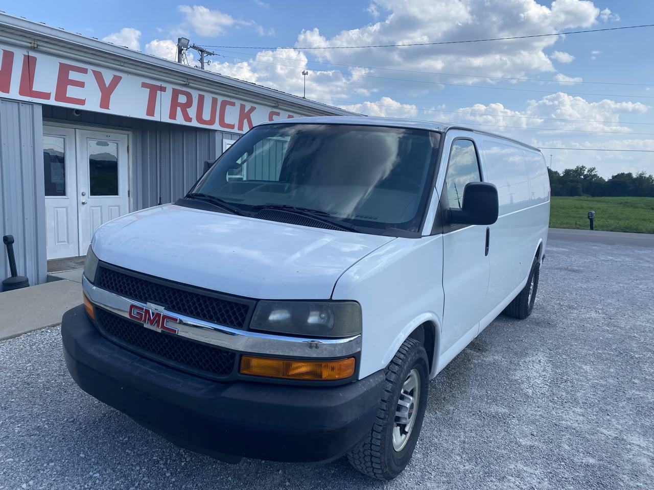 Used 2016 GMC Savana 2500 Extended RWD image 3