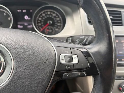 Used 2017 Volkswagen Golf Wolfsburg Edition image 31