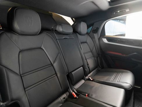New 2025 Porsche Cayenne Coupe image 39