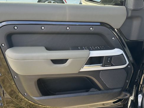 Used 2024 Land Rover Defender 110 X-Dynamic SE image 16