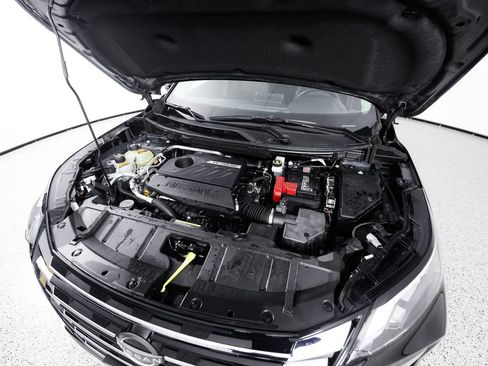 Used 2025 Nissan Rogue SV FWD image 11