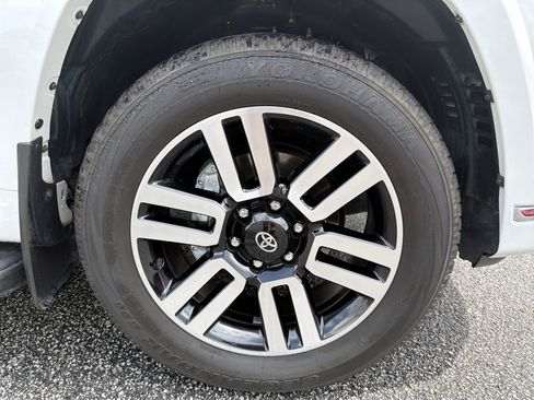 Used 2024 Toyota 4Runner Limited AWD/4WD image 23