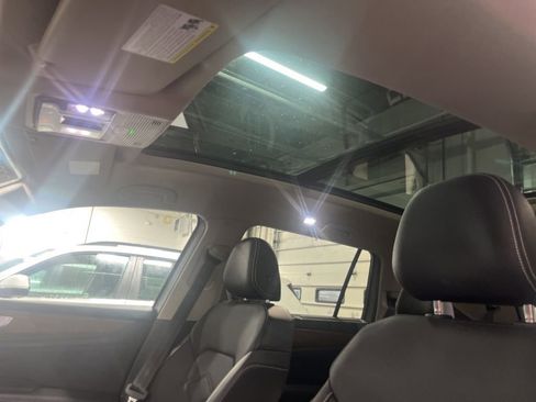 Used 2025 Volkswagen Atlas SE w/ Panoramic Sunroof Package image 17