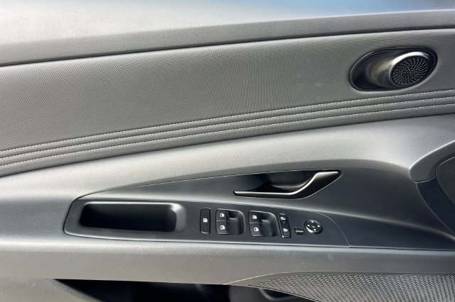 Certified 2025 Hyundai Elantra SEL FWD image 13