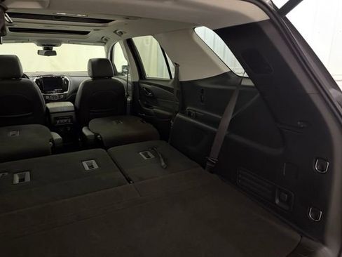 Used 2021 Chevrolet Traverse LT w/ LT Premium Package AWD/4WD image 18