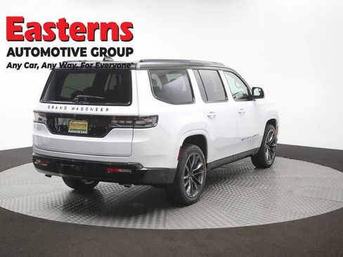 Used 2025 Jeep Grand Wagoneer Series III w/ Rear Seat Video Group 1 AWD/4WD image 46