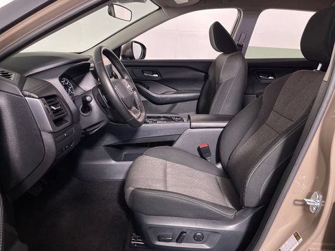 Used 2025 Nissan Rogue SV AWD/4WD image 12
