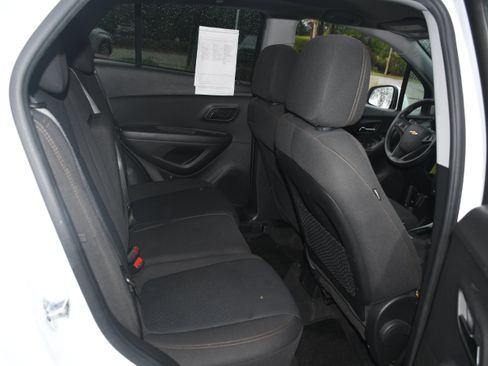 Used 2020 Chevrolet Trax LS w/ Tint and Cruise Package FWD image 17