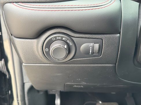 Used 2025 Dodge Durango GT image 12