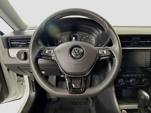 Used 2022 Volkswagen Passat 2.0T SE image 11