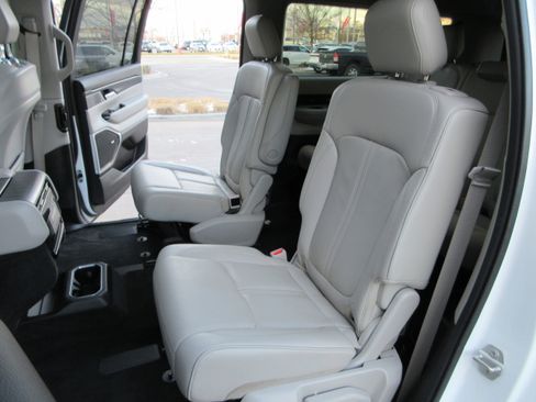 Used 2023 Jeep Wagoneer L Series III w/ Premium Group I image 26